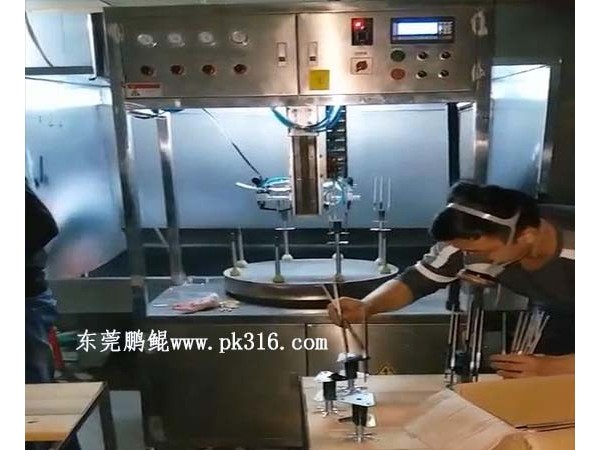 不銹鋼餐具刀具刀叉廚具自動噴油設(shè)備解決方案