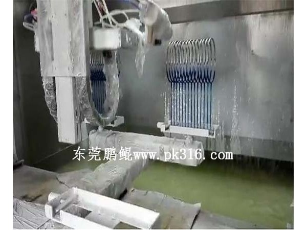 沈陽靜電噴涂設(shè)備廠告訴您靜電液體和粉體噴涂的區(qū)別？